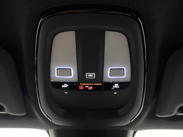 Volvo C40 RECHARGE TWIN AWD REZERVACE