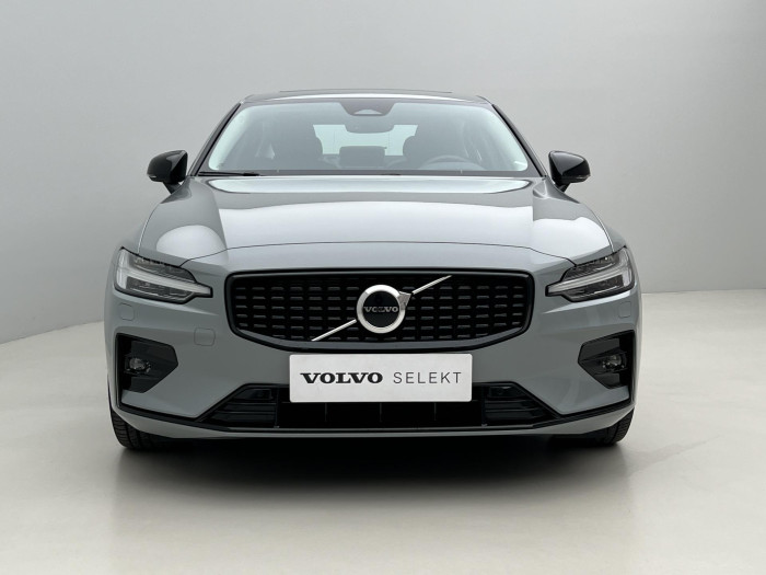 Volvo S60 B5 AWD ULTIMATE DARK AUT 1.maj