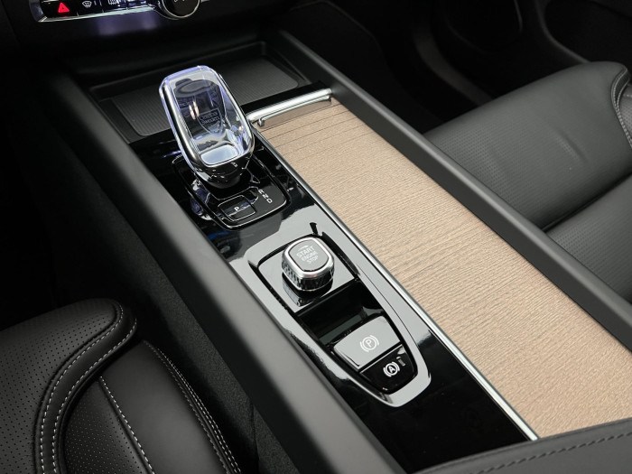 Volvo XC60 T6 AWD RECHARGE DARK ULTRA AUT