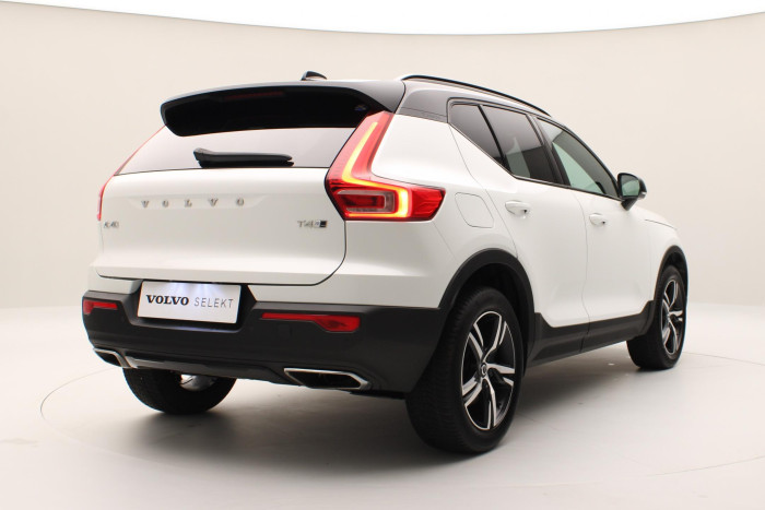 Volvo XC40 T4 AWD R-DESIGN REZERVACE
