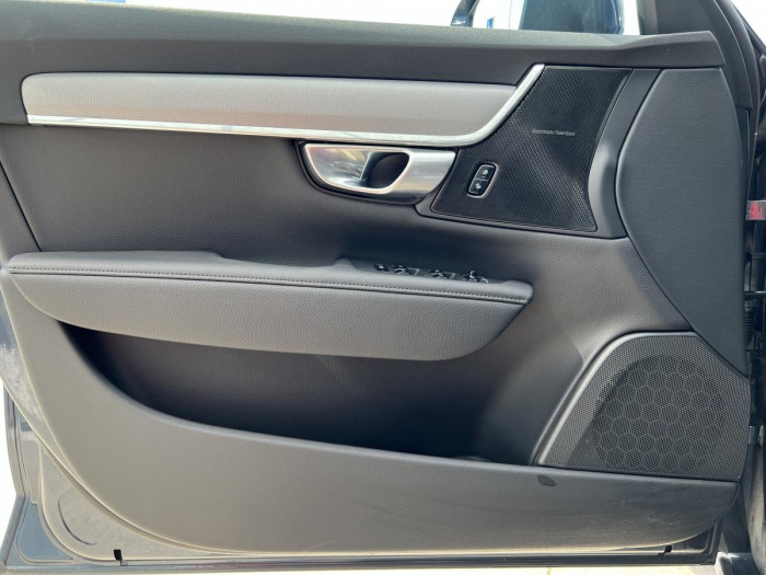 Volvo V90 B4 AWD MOMENTUM Aut REZERVACE 2.0 Momentum