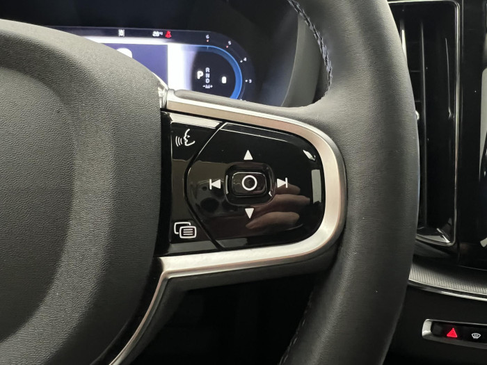 Volvo XC60 B4 AWD PLUS DARK AUT 1.maj.