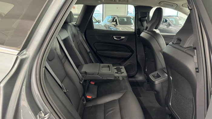 Volvo XC60 B5 AWD INSCRIPTION REZERVACE