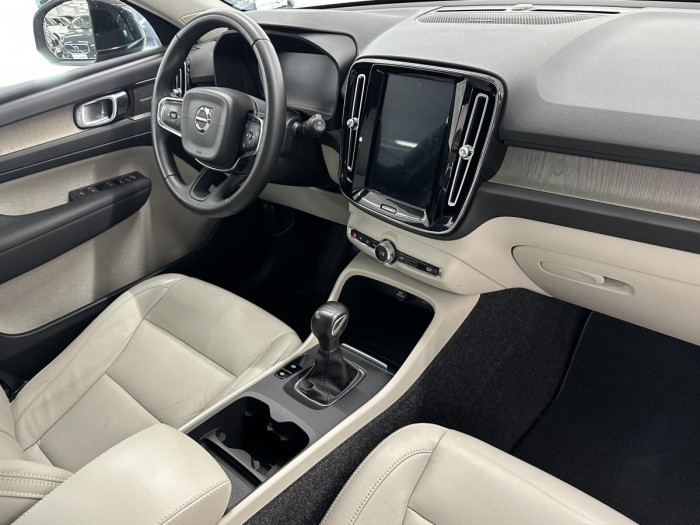 Volvo XC40 D3 INSCRIPTION REZERVACE 2.0 d