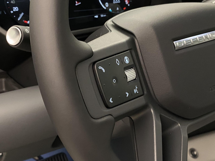 Land Rover Defender 110 D300 X-D HSE REZERVACE 3.0 d d