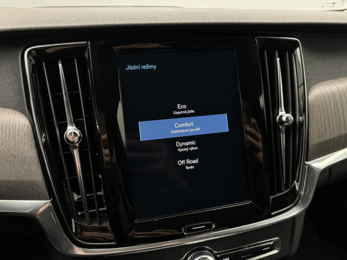 Volvo V90 CC B4 AWD PLUS AUT