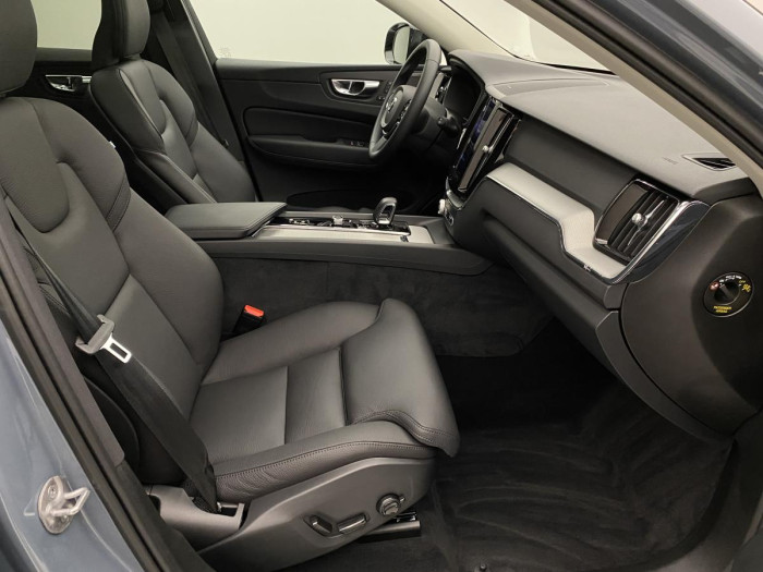Volvo XC60 B4 AWD PLUS DARK REZERVACE 2.0 Plus