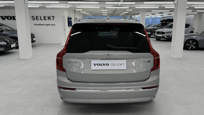 Volvo XC90 B5 AWD ULTIMATE REZERVACE