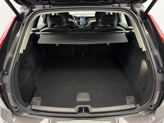 Volvo XC60 B5 AWD PLUS DARK AUT CZ 1.maj.