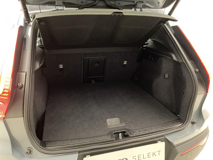 Volvo XC40 B4 AWD MOMENTUM REZERVACE 2.0 Momentum