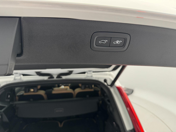 Volvo XC90 T8 AWD RECHARGE REZERVACE