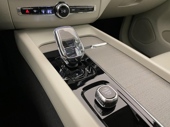 Volvo XC60 B5 AWD ULTIMATE AUT REZERVACE