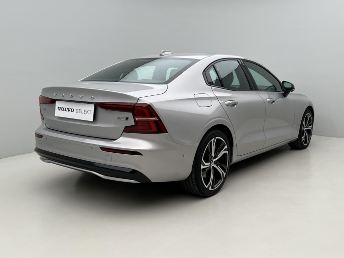 Volvo S60 B5 AWD ULTIMATE DARK REZERVACE