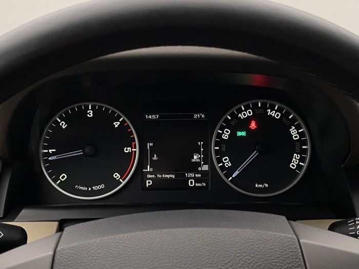 Land Rover Discovery 3.0 AWD SDV6 HSE REZERVACE