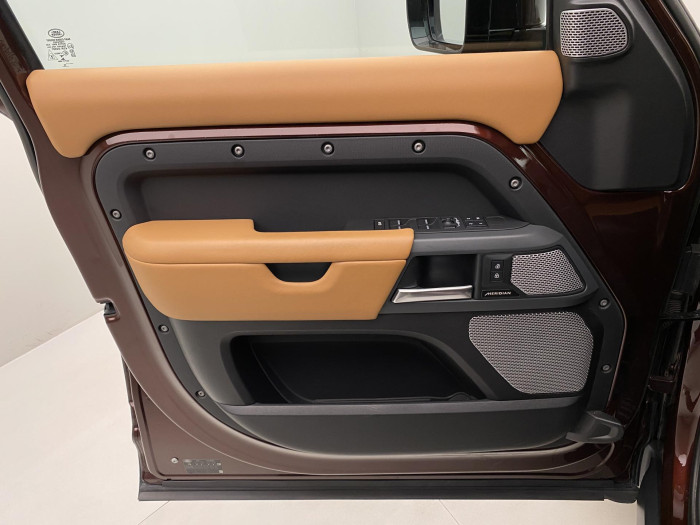 Land Rover Defender 130 D300 HSE AWD AUT CZ 3.0 d