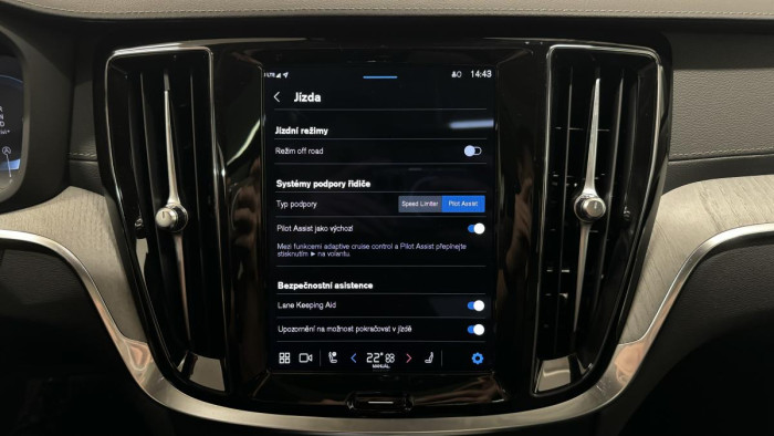 Volvo V60 CROSS COUNTRY B4 AWD REZERVACE
