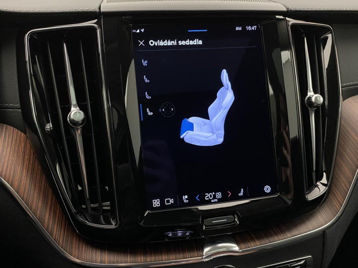 Volvo XC60 B5 AWD ULTIMATE AUT REZERVACE