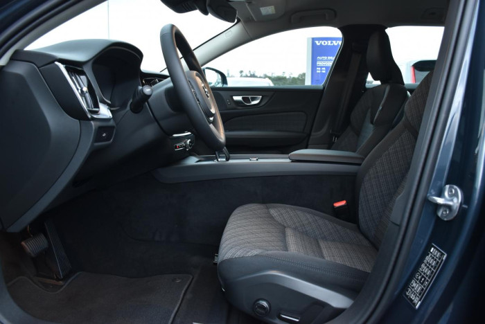 Volvo V60 CROSS COUNTRY B4 REZERVACE