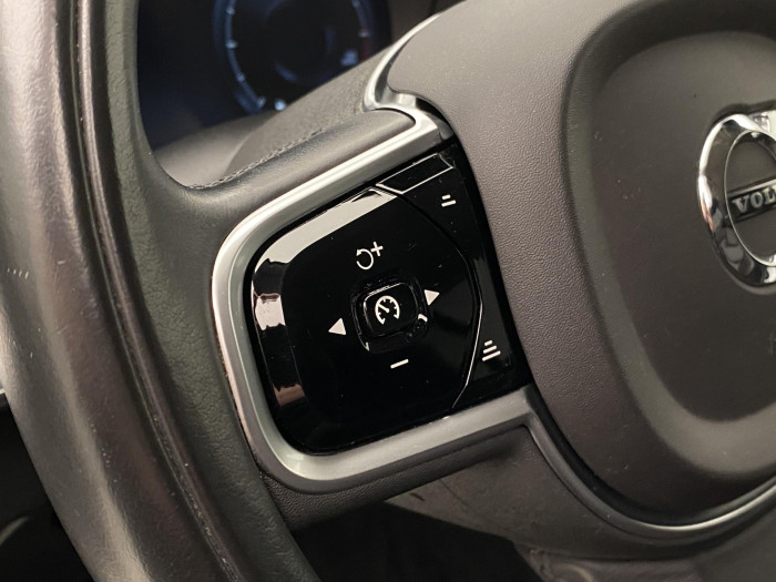 Volvo XC90 D5 AWD MOMENTUM AUT 7míst 2.0 d Momentum