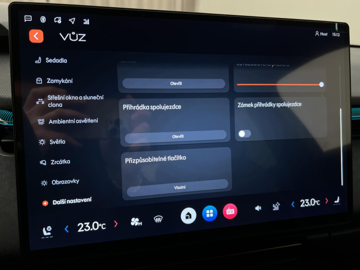 Lynk & Co 08 MORE PHEV