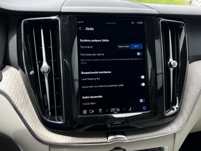 Volvo XC60 B4 PLUS BRIGHT Aut REZERVACE