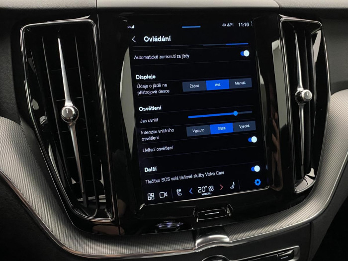 Volvo XC60 B4 AWD R-DESIGN AUT REZERVACE