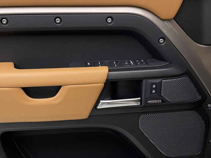 Land Rover Defender 110 P525 V8 EDITION AWD AUT CZ 5.0 V8 Edition