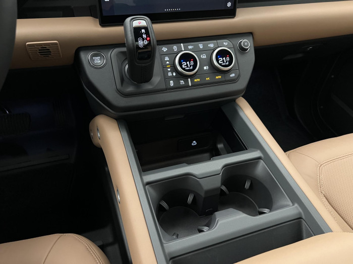 Land Rover Defender 110 D300 X-DYN. HSE REZERVACE 3.0 d