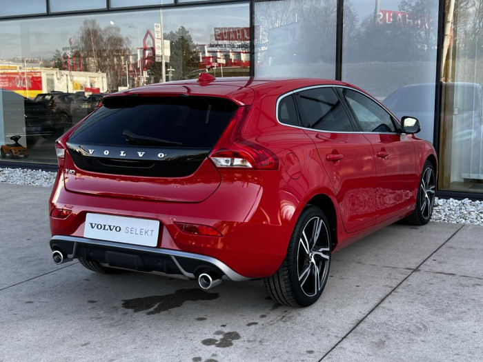 Volvo V40 T2 R-DESIGN 1.maj.