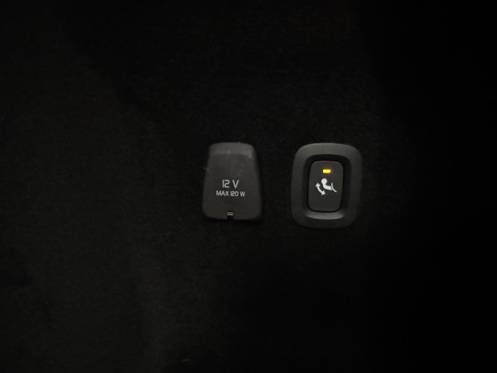 Volvo V60 CC D4 AWD MOMENTUM CZ 1.maj 2.0 d CC CC Momentum