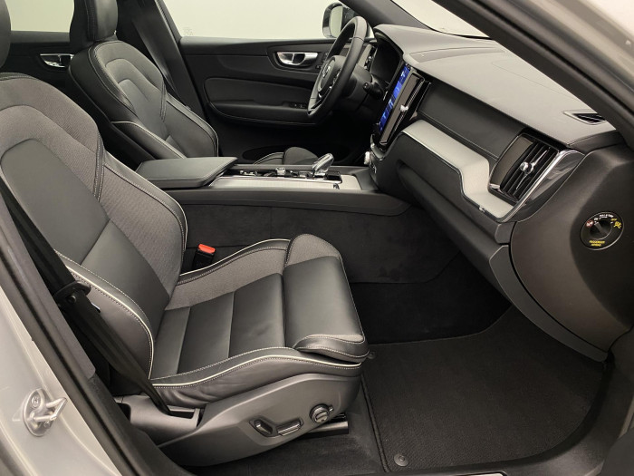 Volvo XC60 T6 AWD PLUG-IN DARK PLUS CZ