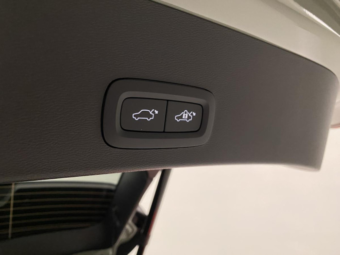 Volvo XC40 PURE ELECTRIC RECHARGE PLUS Plus