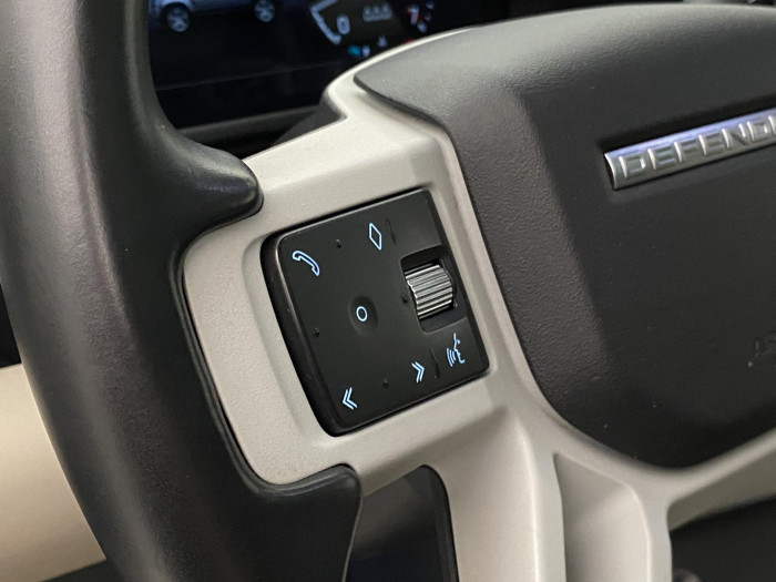 Land Rover Defender P400 SE AWD AUT REZERVACE 3.0 SE