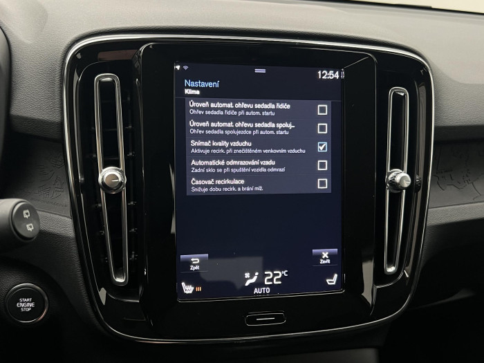 Volvo XC40 D4 AWD MOMENTUM PRO AUT CZ 2.0 d Momentum