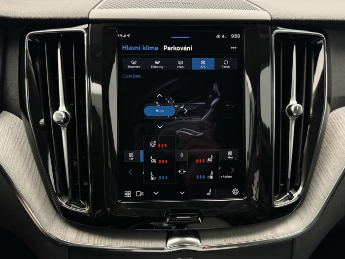 Volvo XC60 B5 AWD PLUS DARK AUT REZERVACE