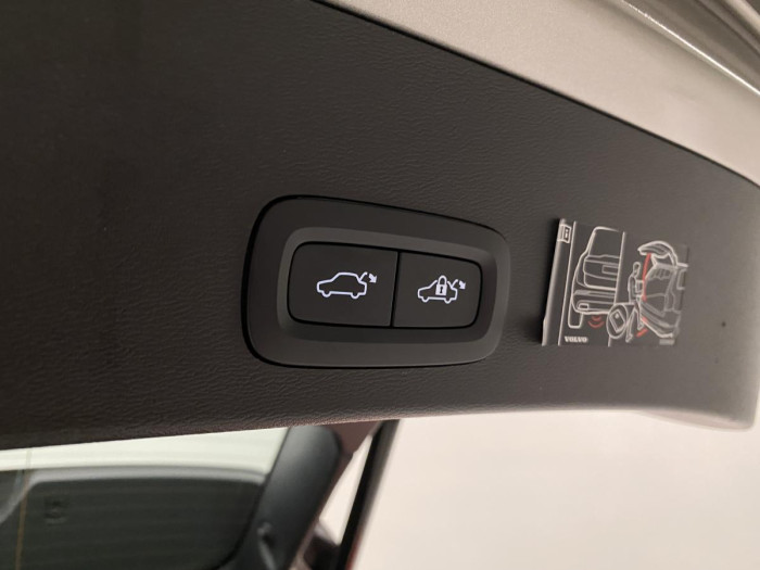 Volvo XC40 B4 MOMENTUM AUT REZERVACE 2.0 Momentum