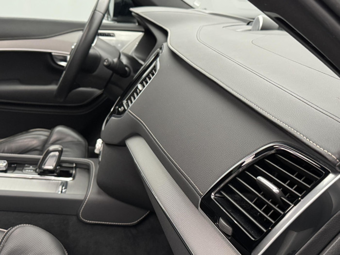 Volvo XC90 B5 AWD R-Design AUT REZERVACE