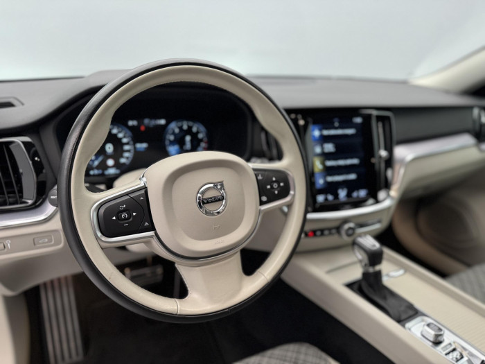Volvo V60 T4 MOMENTUM AUT CZ 1.maj 2.0 Momentum