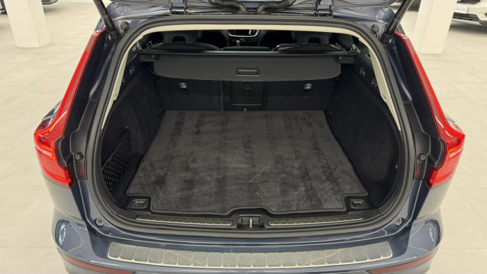 Volvo V60 T6 AWD RECHARGE AT REZERVACE 2.0 AT