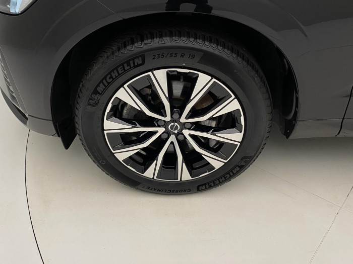 Volvo XC60 B4 AWD R-DESIGN REZERVACE