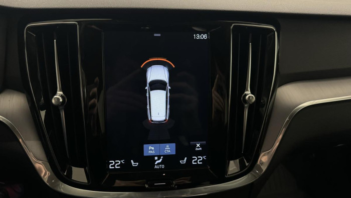 Volvo V60 T6 RECHARGE REZERVACE