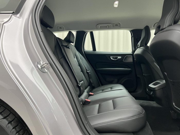 Volvo V60 B4 DARK PLUS AUT