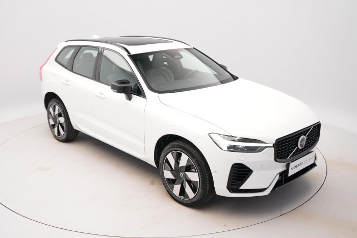 Volvo XC60 T8 AWD RECHARGE REZERVACE