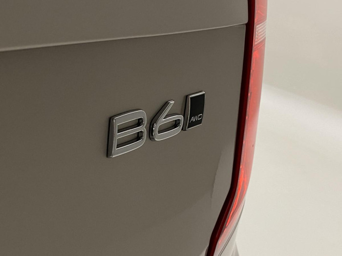 Volvo XC90 B6 AWD AUT DARK REZERVACE