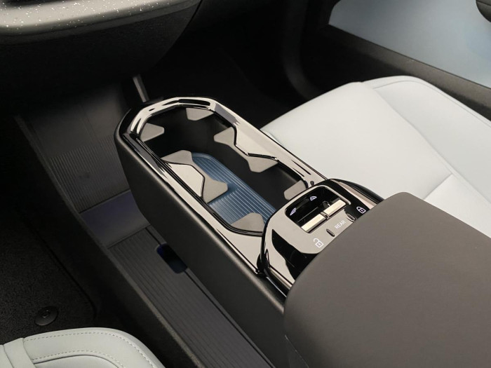 Volvo EX30 PURE ELECTRIC TWIN AWD ULTRA
