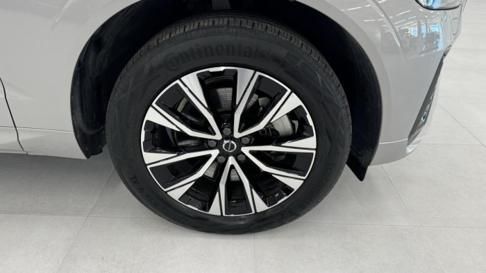 Volvo XC60 B4 PLUS DARK REZERVACE 2.0 Plus