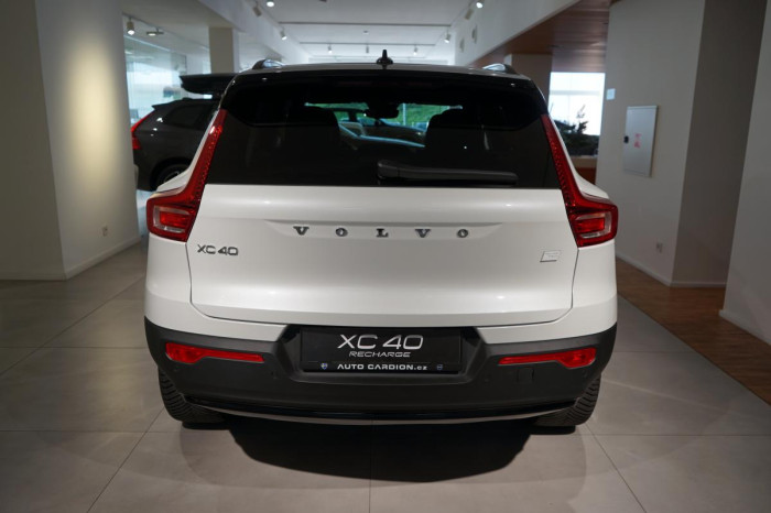 Volvo XC40 PURE ELECTRIC TWIN - Rezervace