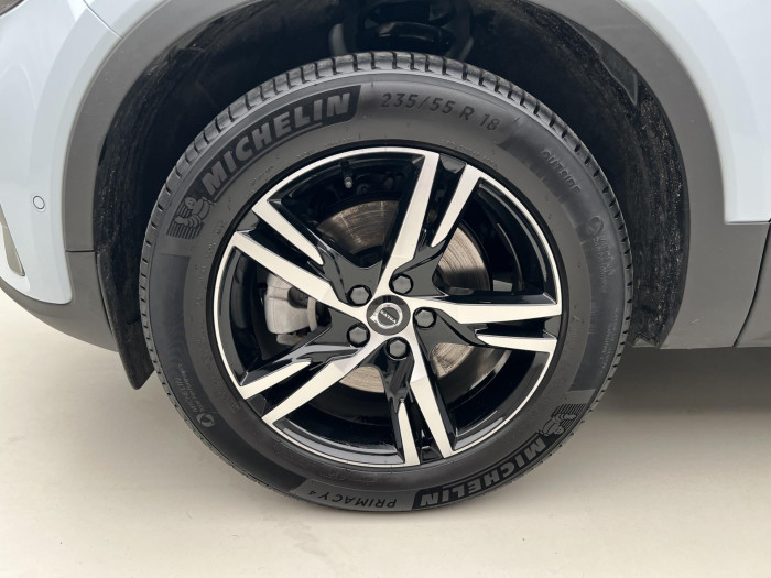 Volvo XC40 B3 PLUS DARK AUT CZ