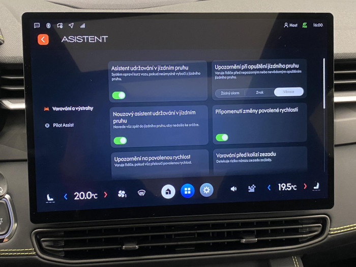 Lynk & Co 01 MORE PHEV