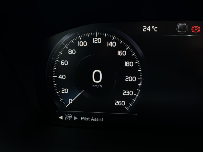 Volvo V90 CROSS COUNTRY B4 AWD Aut 1.maj